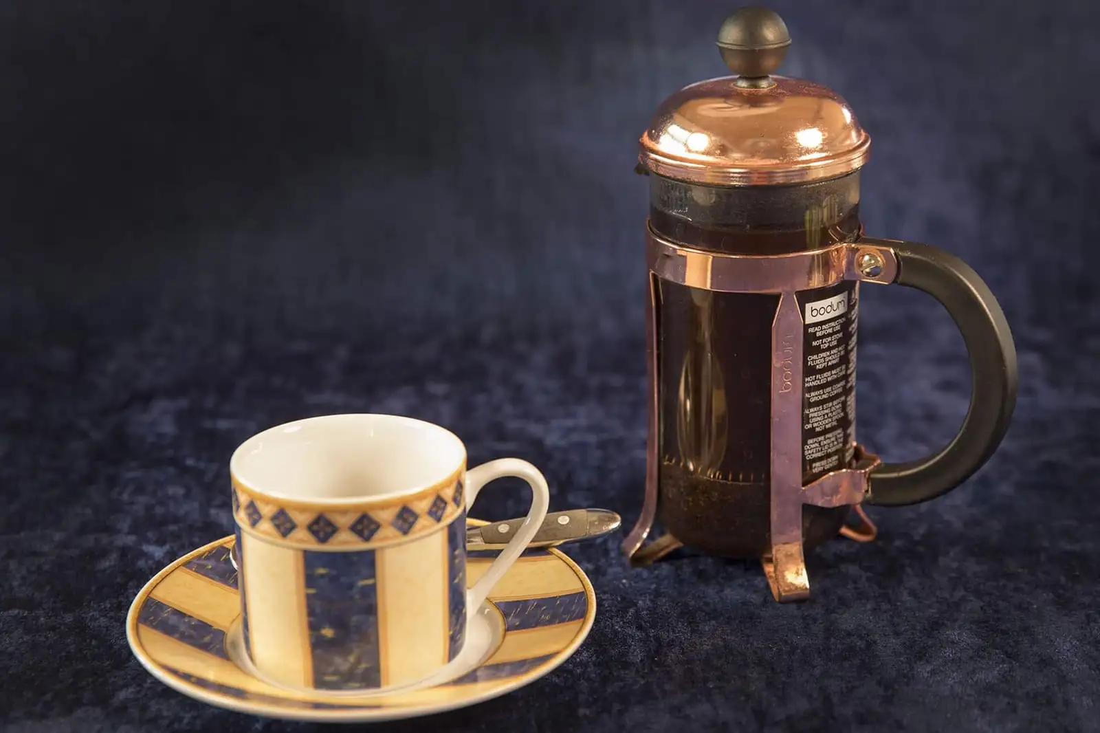 Stempelkande med kaffe og kop